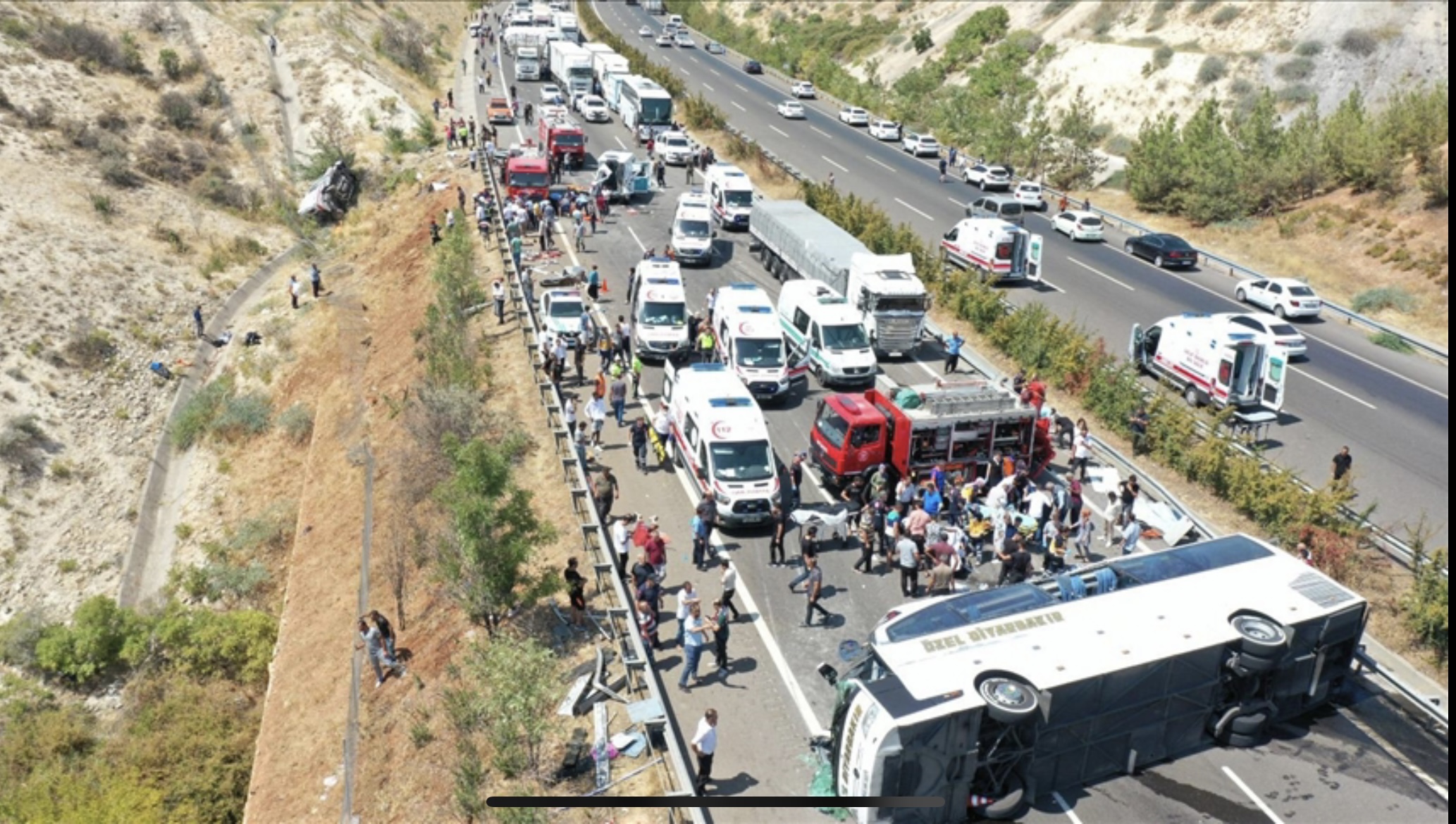 Gaziantep’te kaza yapan araca müdahale edenlere yolcu otobüsü çarptı, 15 kişi öldü