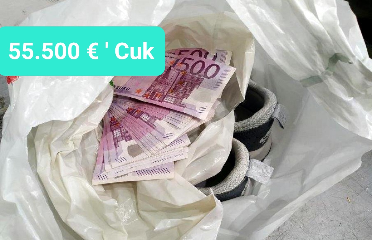 Spor Ayakkabı Poşetinde 55.500 Euro Tespit Edildi