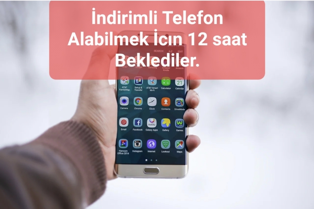 İndirimli Telefon Alabilmek İçin 12 Saat Beklediler.