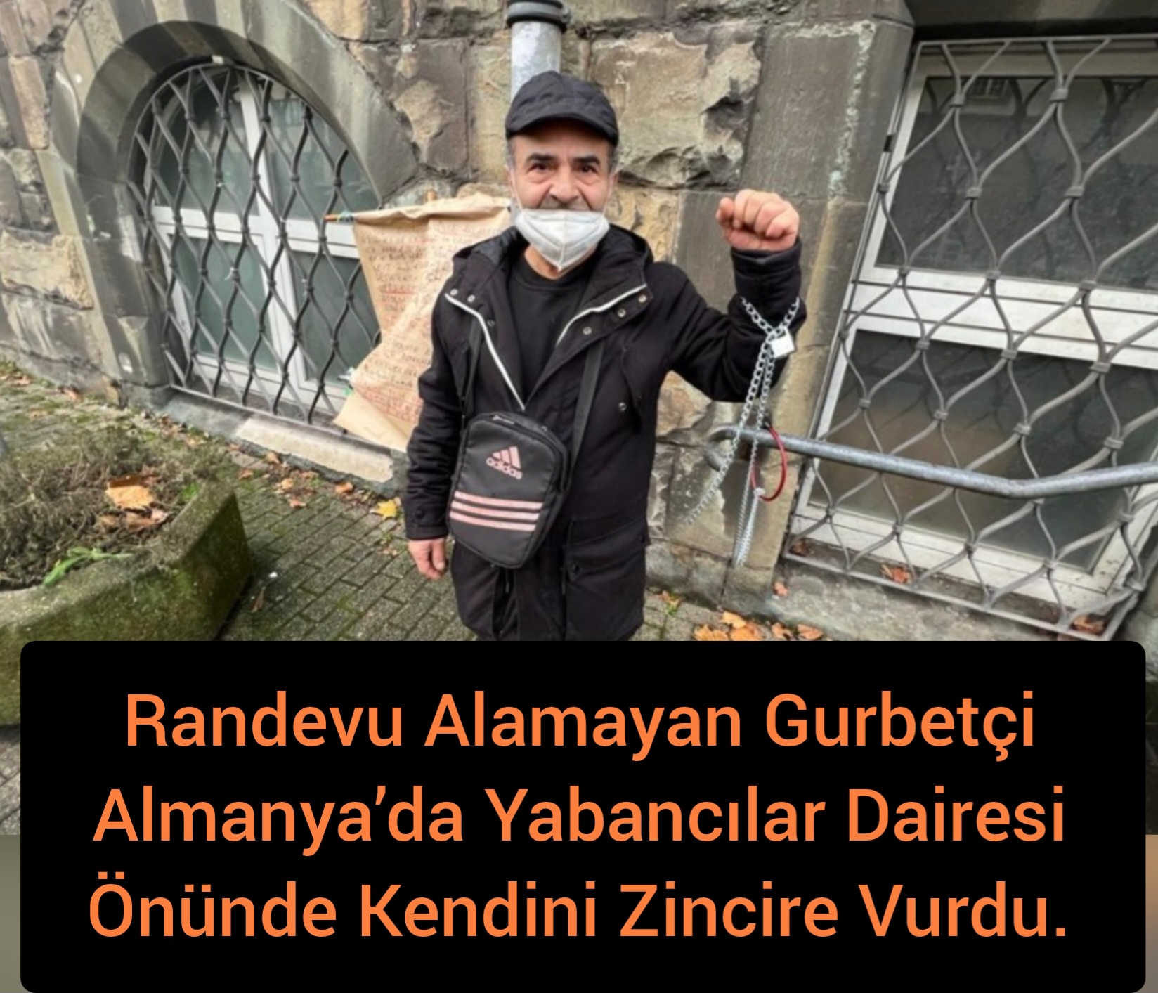 Randevu Alamayan Gurbetçi Almanya’da Yabancılar Dairesi Önünde Kendini Zincire Vurdu.