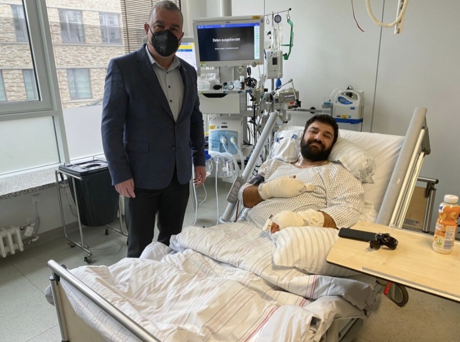 Almanya’da Korkunç Olay! Gurbetçi Aileyi Yaralayan Saldırgan, Evi Ateşe verdi.