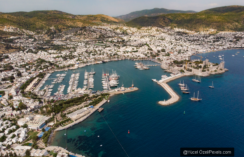 İngiltere’den sezonun ilk turist kafilesi Bodrum’a geldi