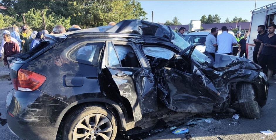 Gurbetçi Aile Trafik Kazası Yaptı. 1 Ölü, 3 Yaralı.