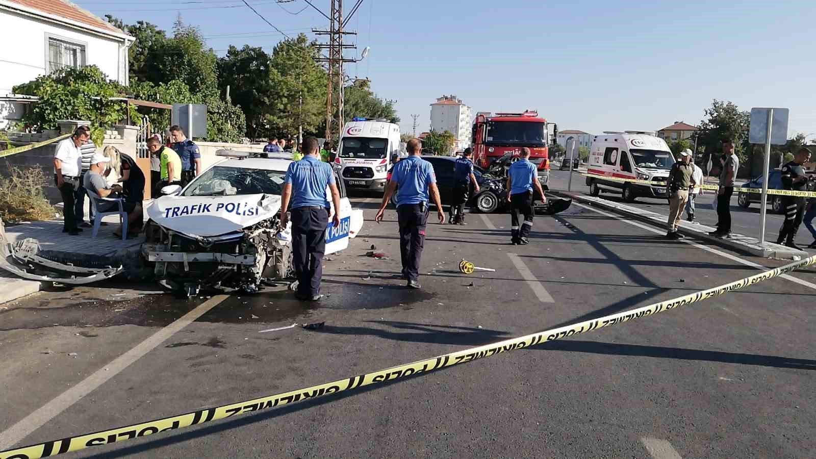 Gurbetçi Vatandaşın Kullandığı Araç İle Polis Aracı Çarpıştı.