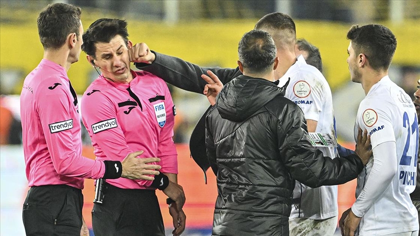 Ankara’da Kara Gece. Süper Lig Hakemine Yumruklu Saldırı…