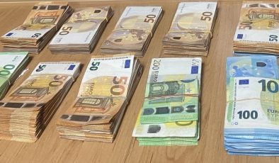 Türkiye’ye Giden Araçta, Beyan Edilmeyen 28.000 Avro Döviz Ele Geçirildi.