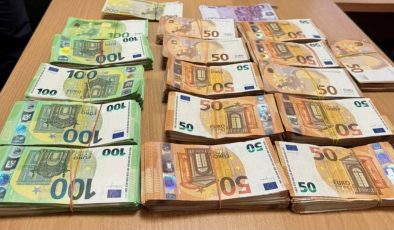 Türkiye’ye giden iki araçta 200.000 avro yakalandı.