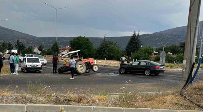 Trafik Kazası: Gurbetçi Ailenin Otomobili Pert Oldu 2 Kişi Yaralandı.
