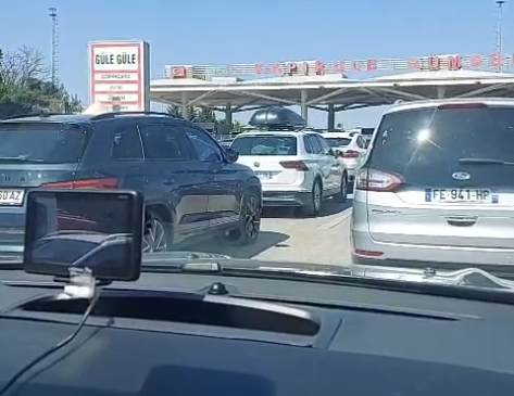 Avrupalı Türkler Yaz Tatilinde Dönüş Yolunda: Uçak Biletleri Pahalı, Gümrükler Çile Dolu