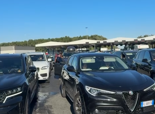 HIRVATİSTAN SINIRINDA ÇİLE DEVAM EDİYOR. BEKLEME SÜRELERİ 9 SAATİ AŞIYOR.