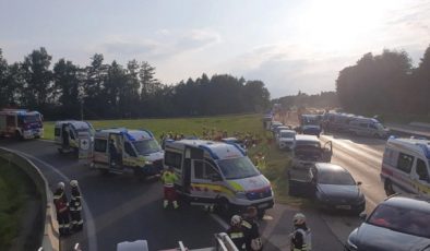 A2’de zincirleme kaza: 33 araç birbirine girdi. 29 kişi yaralındı.