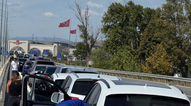 Gurbetçiler Memlekete Veda Ediyor