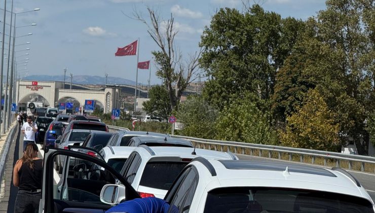 Gurbetçiler Memlekete Veda Ediyor