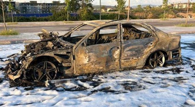 Bulgar Gümrük Memurları Aracın Geçişine İzin Vermedi: Vatandaş Aracı Ateşe Verdi.