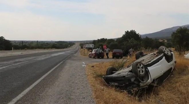 Denizli’de Köpeğe Çarpmamak İsteyen Gurbetçi Çift Kaza Yaptı.