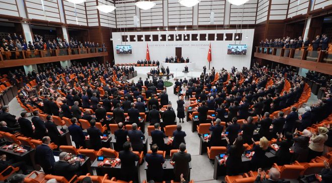 Gurbetçilere Müjde: Yurt Dışında Çalışma Hakkı,  Askerlik Muafiyeti ve Dövizle Askerlikte İndirim Geliyor.