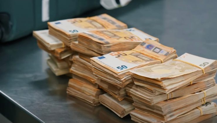 İstanbul’a Giden Yolcunun Çantasında 225 Bin Avro Tespit Edildi.