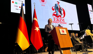 KÖLN’DE TÜRKİYE CUMHURİYET’İNE YAKIŞIR KUTLAMA