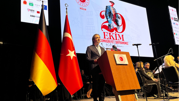 KÖLN’DE TÜRKİYE CUMHURİYET’İNE YAKIŞIR KUTLAMA