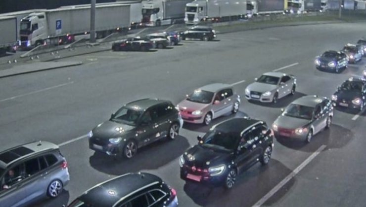 Beraberindeki 40 Bin Avro Parayı Beyan Etmeyen Sürücüye 12 Bin Avro Para Cezası Kesildi.