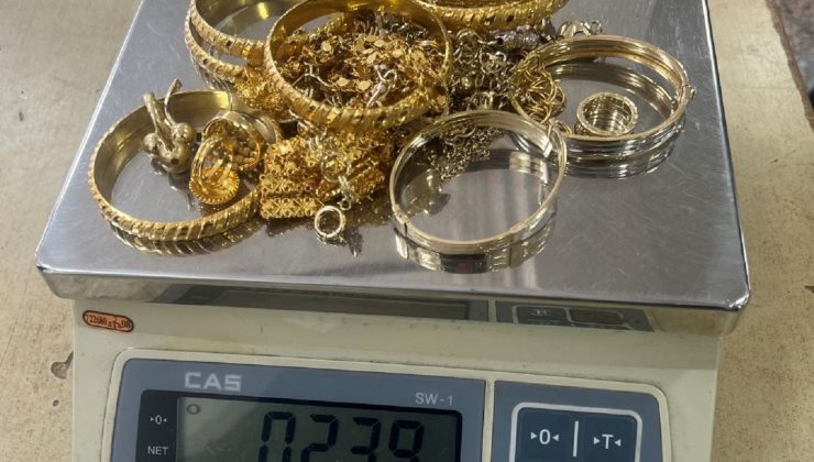 Sırbistan’da Bir Araçta Tespit Edilen 12 Bin Avroluk Altın Takıya El Konuldu.