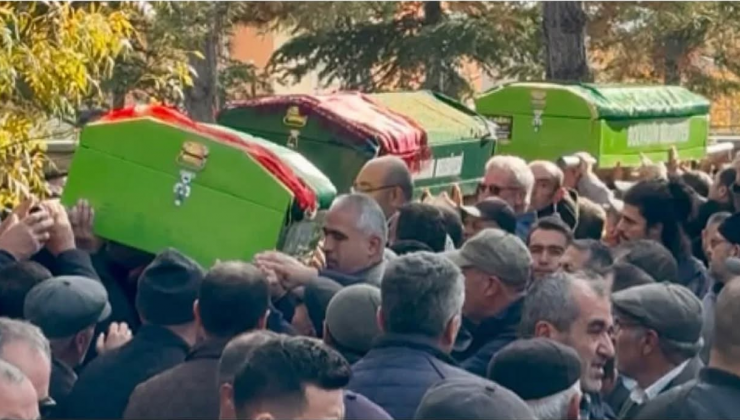 SON YOLCULUK! GURBETÇİ ANNE VE İKİ EVLADI MEMLEKETLERİNDE TOPRAĞA VERİLDİ: YAN YANA TABUTLARI YÜREKLERİ DAĞLADI…