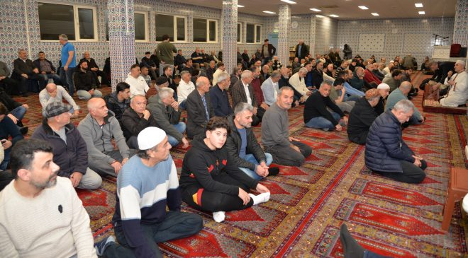 Havanın Soğuk Olmasına Rağmen Regaip Kandilinde Camiler Doldu