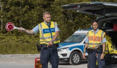 ALMANYA 2026 TRAFİK CEZALARI GÜNCELLENDİ: HIZ İHLALİNE 800 AVRO!