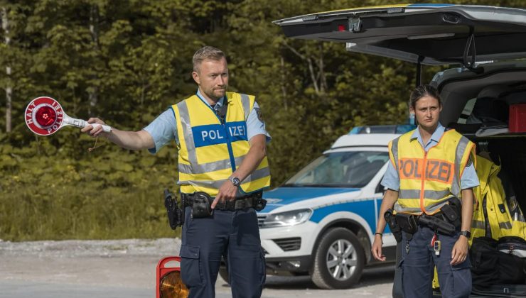 ALMANYA 2026 TRAFİK CEZALARI GÜNCELLENDİ: HIZ İHLALİNE 800 AVRO!