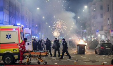 Berlinde Yılbaşı Bilançosu: 400 Gözaltı, Ağır Yaralılar ve Kayıplar Var!