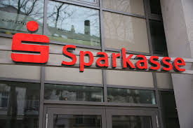 ALMANYA’DA AKIL ALMAZ BANKA VURGUNU: SPARKASSE’DEKİ KASADAN 1 MİLYON EUROLUK ALTIN BUHAR OLDU!