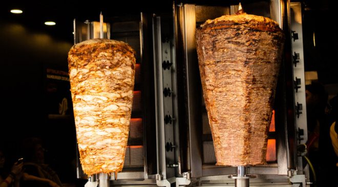 ALMANYA’DA DÖNERCİDE KANLI İNFAZ: 3 ÇOCUK ANNESİ TÜRK KADIN KATLEDİLDİ!