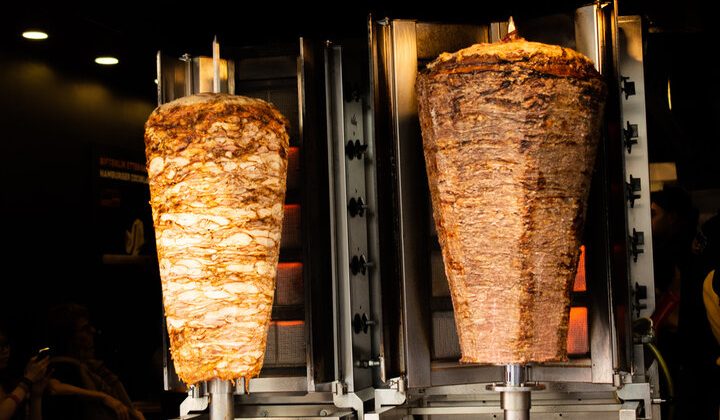 ALMANYA’DA DÖNERCİDE KANLI İNFAZ: 3 ÇOCUK ANNESİ TÜRK KADIN KATLEDİLDİ!