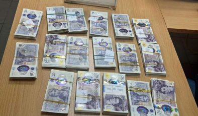 Kapitan Andreevo’da Gizli Bölmelerden Deste Deste Pound ve Euro Çıktı!