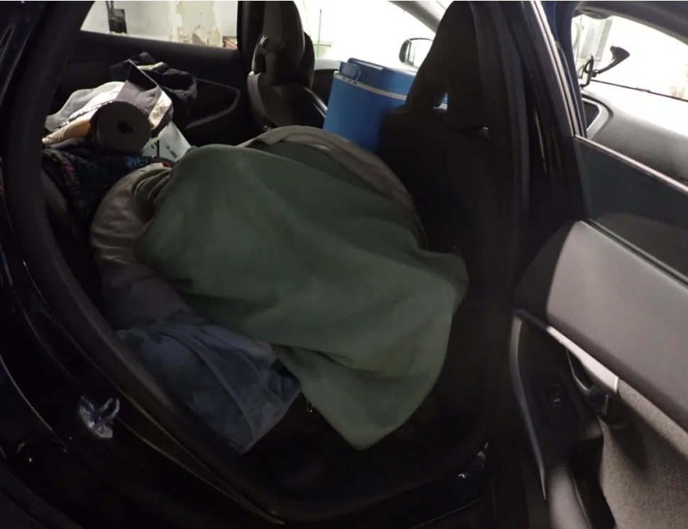 Sahte Pasaport ve Gizlenen Yolcu Sınır Polisi Kontrolüne Takıldı.