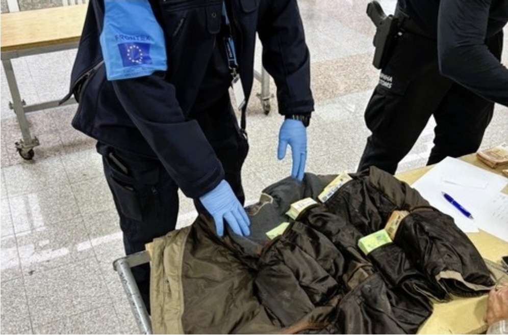 Türkiye’ye Giden Araçta 374 Bin Avro Nakit Para Ele Geçirildi.