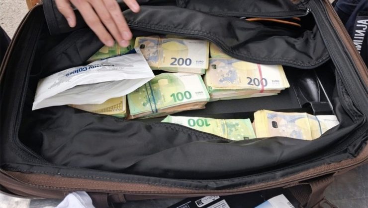 Türkiye’ye Giden Araçta 374 Bin Avro Nakit Para Ele Geçirildi.