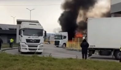 Kapıkule Yakınında Yanan Tıra Türk Görevliler Müdahale Etti.