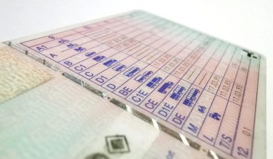 ALMANYA’DA TÜRK EHLİYETİ OLANLAR DİKKAT: 6 AY DOLUNCA “EHLİYETSİZ” KALABİLİRSİNİZ!