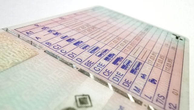 ALMANYA’DA TÜRK EHLİYETİ OLANLAR DİKKAT: 6 AY DOLUNCA “EHLİYETSİZ” KALABİLİRSİNİZ!