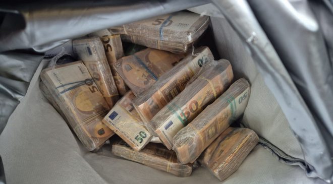 Türkiye’ye Giden Araçta Çikolata Çantasına Gizlenmiş Şekilde  220 Bin Avro Ele Geçirildi.