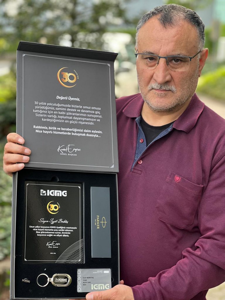 IGMG’den 30 Yıllık Üyelere Anlamlı Vefa: Plaketler Takdim Edilmeye Başlandı