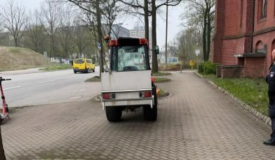 Sinirlerine Hakim Olmayan Gurbetçi Vatandaş, Kepçeyle Belediye Binasını Bastı.