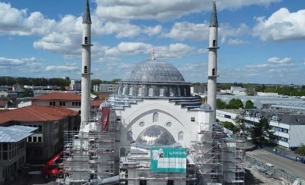 Strasbourg’daki Büyük Eyyub Sultan Camii İçin Finansman İddialarına Yalanlama