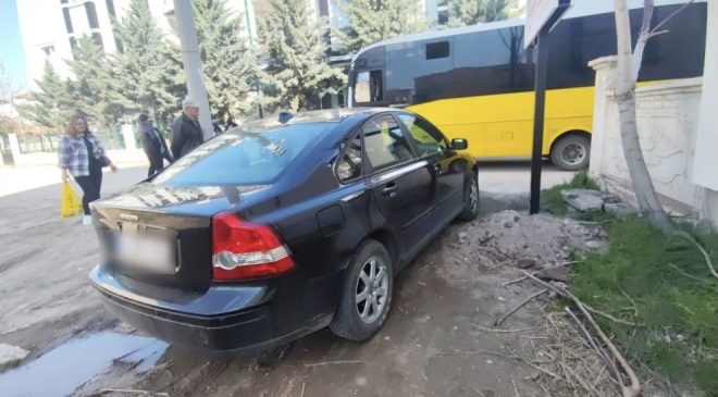 Gurbetçi Vatandaşın Kullandığı Otomobil İle Otobüs Çarpıştı: 4 Yaralı.