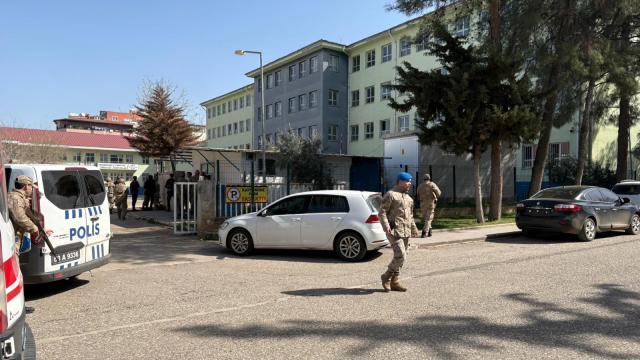 Şanlıurfa’da Okula Silahlı Saldırı: 1 Ölü, 16 Yaralı.