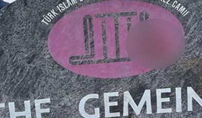Almanya’da Bir Camiye Çirkin Saldırı: Cami Girişine Domuz Başı Bırakıldı ve Kanla Kirletildi.