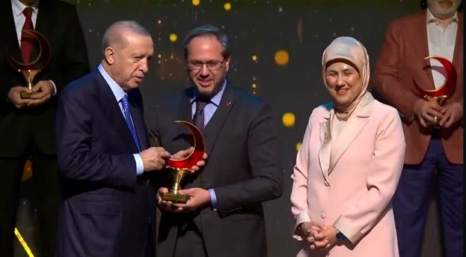 AVRUPA’LI HASENE İLE WEFA’YA KIZILAY ÖDÜLÜ