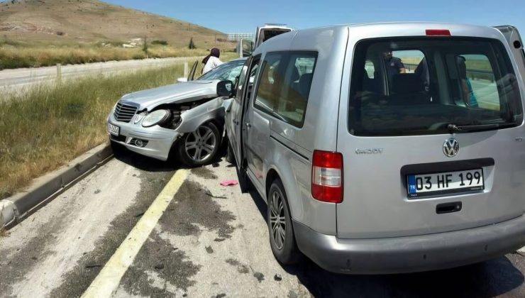 Afyonkarahisar’da Feci Kaza: Gurbetçi Vatandaş Hayatını Kaybetti, 2’si Ağır 6 Yaralı.