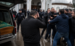 Köln’de Cenaze Görevlisine Cami Avlusunda Saldırı